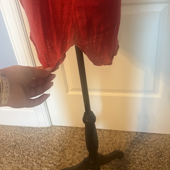 Linen short sleeve shirt. Centerline seam on front and back for slimming look - Picture 3 of 4